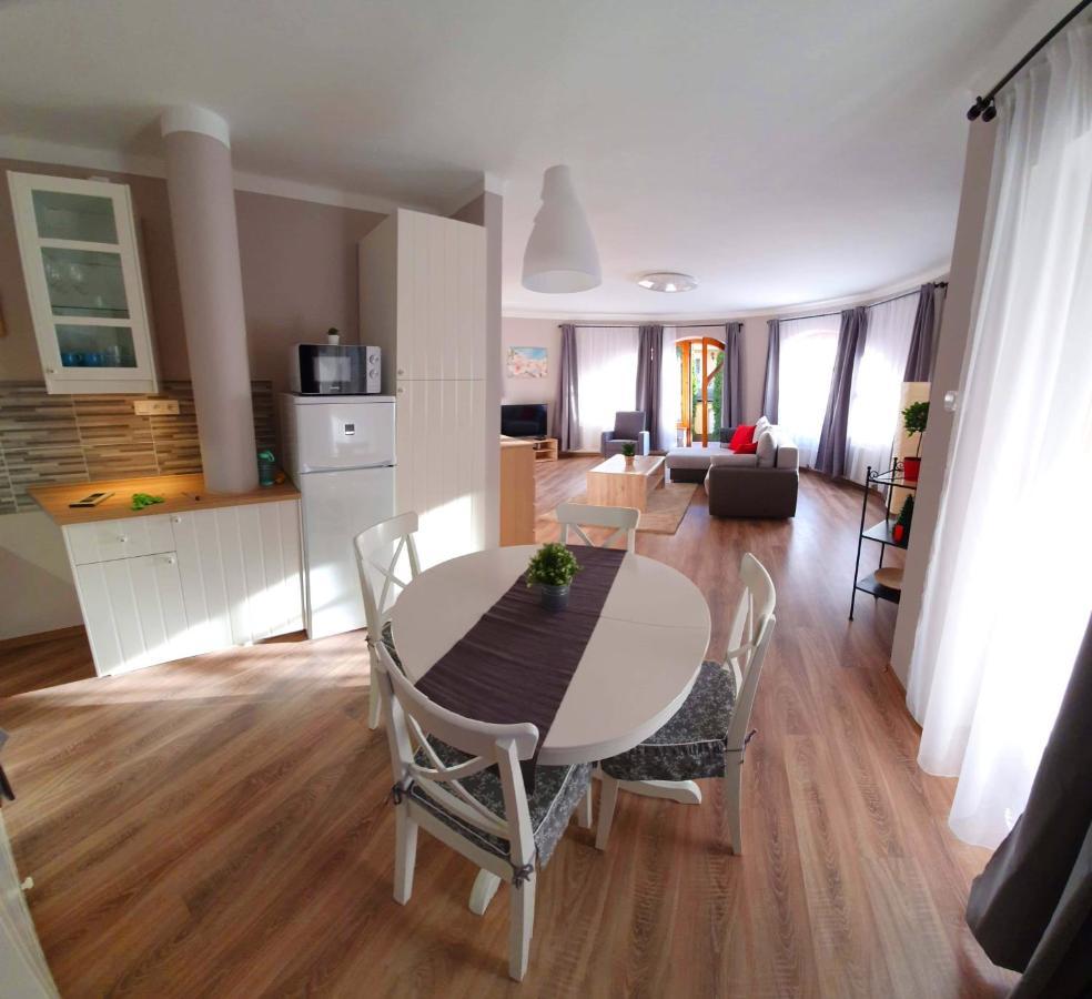 Pannonia Apartman Esztergom Exterior foto